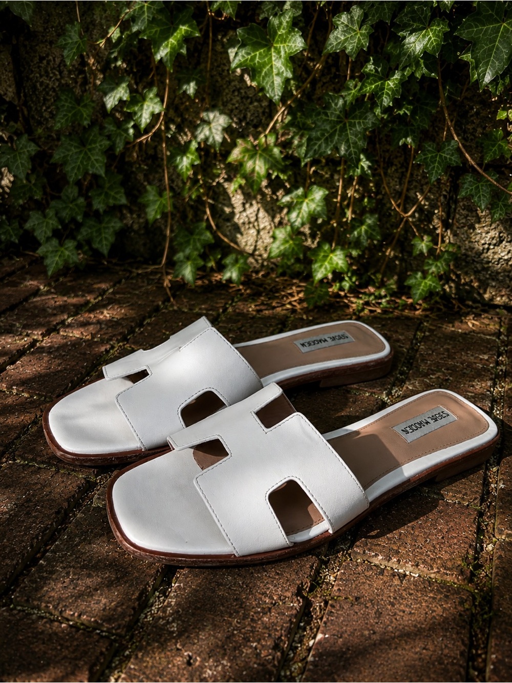 STEVE MADDEN White Leather Minimalist Polished Flat Slides, 8.5